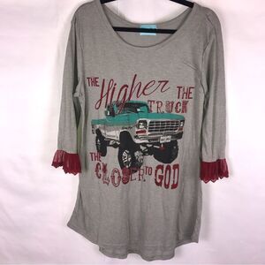 Daisy Rae Scoop Neck Graphic Truck Tee